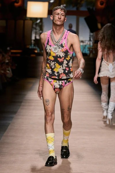 Look 49